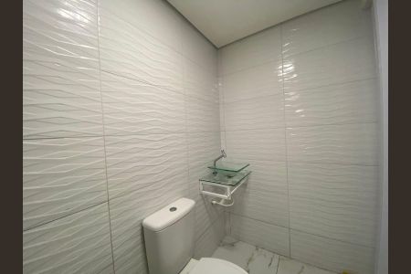 Banheiro de kitnet/studio para alugar com 1 quarto, 20m² em Vila Água Funda, São Paulo