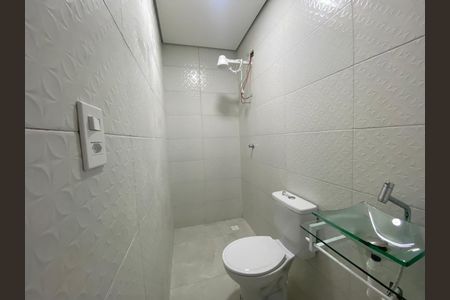 Banheiro de kitnet/studio para alugar com 1 quarto, 26m² em Vila Água Funda, São Paulo