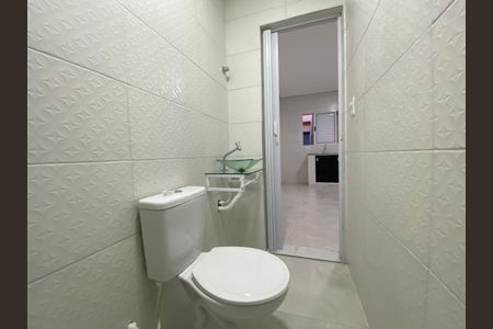 Banheiro de kitnet/studio para alugar com 1 quarto, 26m² em Vila Água Funda, São Paulo
