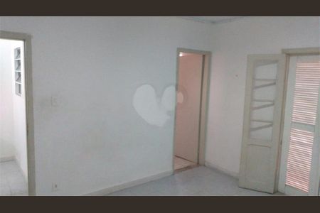 Casa à venda com 180m², 3 quartos e 4 vagas