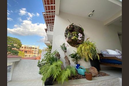 Casa à venda com 110m², 3 quartos e 3 vagas