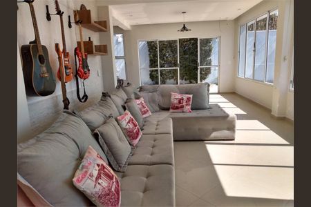 Casa à venda com 4 quartos, 350m² em Vila Irmaos Arnoni, São Paulo