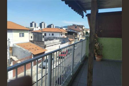 Casa à venda com 3 quartos, 200m² em Vila Carbone, São Paulo