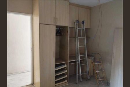 Casa à venda com 3 quartos, 200m² em Vila Carbone, São Paulo