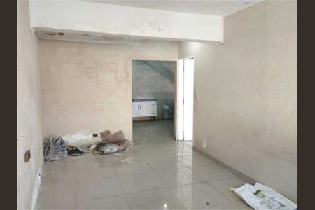 Casa à venda com 3 quartos, 200m² em Vila Carbone, São Paulo