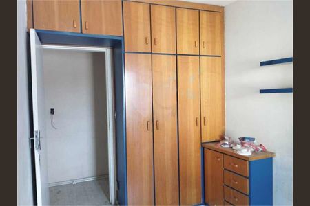 Casa à venda com 3 quartos, 200m² em Vila Carbone, São Paulo