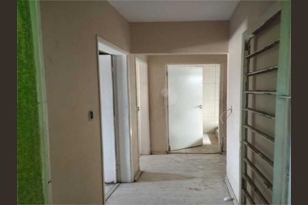 Casa à venda com 3 quartos, 200m² em Vila Carbone, São Paulo