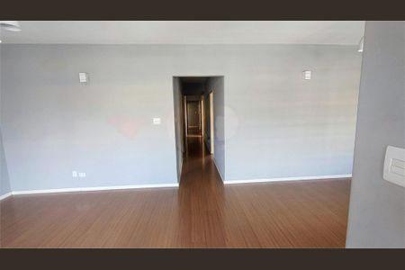 Casa à venda com 8 quartos, 250m² em Parque Peruche, São Paulo