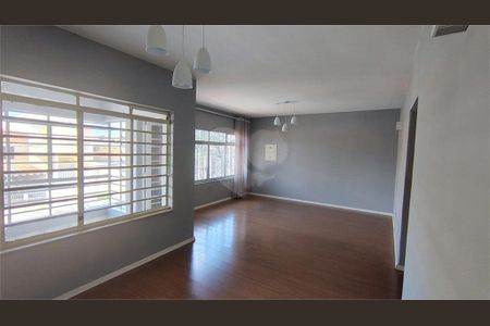 Casa à venda com 8 quartos, 250m² em Parque Peruche, São Paulo