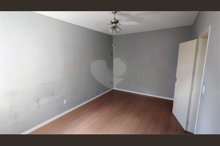 Casa à venda com 8 quartos, 250m² em Parque Peruche, São Paulo