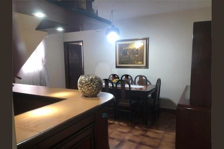 Casa à venda com 4 quartos, 165m² em Vila Nelson, São Paulo