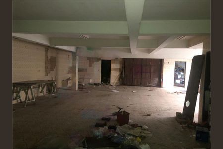 Casa à venda com 3 quartos, 309m² em Jardim Leonor Mendes de Barros, São Paulo