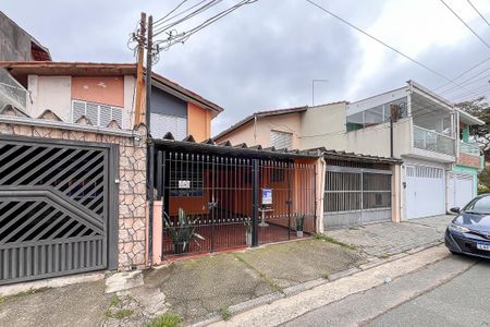 Casa para alugar com 105m², 2 quartos e 2 vagasFachada + plaquinha