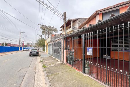 Casa para alugar com 105m², 2 quartos e 2 vagasFachada + plaquinha