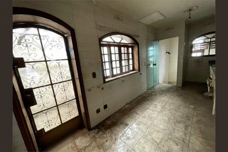Casa à venda com 253m², 3 quartos e 5 vagas