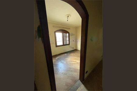 Casa à venda com 253m², 3 quartos e 5 vagas