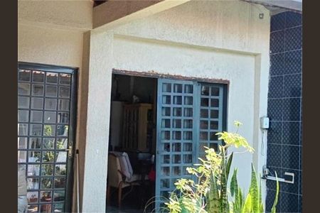 Casa à venda com 240m², 3 quartos e 2 vagas
