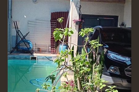 Casa à venda com 240m², 3 quartos e 2 vagas