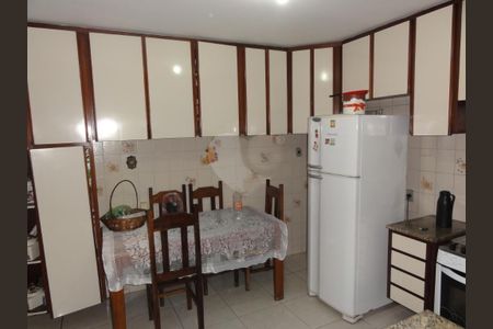 Casa à venda com 195m², 3 quartos e 4 vagas