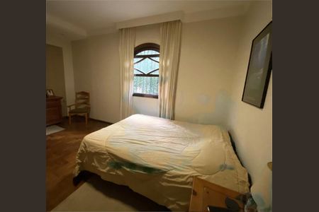 Casa à venda com 220m², 5 quartos e sem vaga