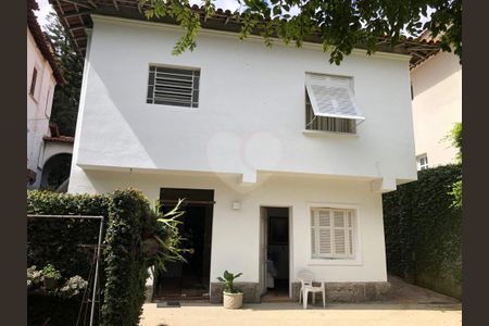 Casa à venda com 220m², 5 quartos e sem vaga