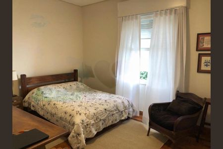 Casa à venda com 220m², 5 quartos e sem vaga