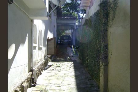 Casa à venda com 220m², 5 quartos e sem vaga
