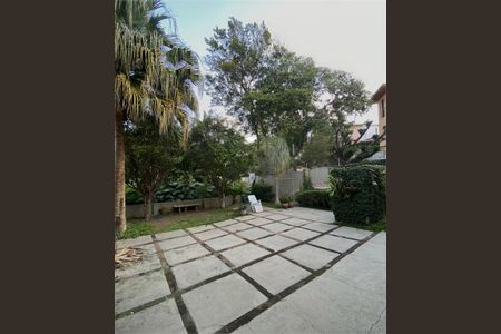 Casa à venda com 220m², 5 quartos e sem vaga