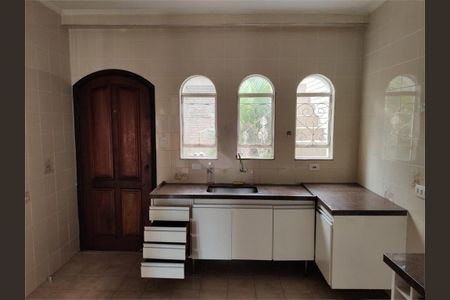 Casa à venda com 260m², 4 quartos e 2 vagas