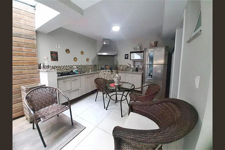 Casa à venda com 335m², 5 quartos e 3 vagas