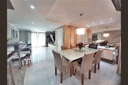Casa à venda com 335m², 5 quartos e 3 vagas