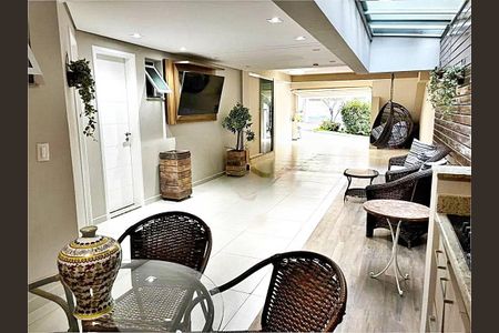 Casa à venda com 335m², 5 quartos e 3 vagas