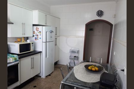 Casa à venda com 262m², 4 quartos e sem vaga