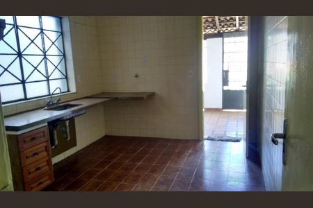 Casa à venda com 194m², 3 quartos e 2 vagas