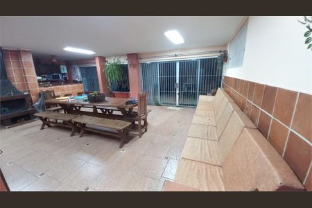 Casa para alugar com 320m², 4 quartos e 5 vagas