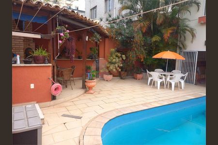 Casa para alugar com 320m², 4 quartos e 5 vagas