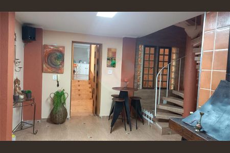 Casa para alugar com 320m², 4 quartos e 5 vagas