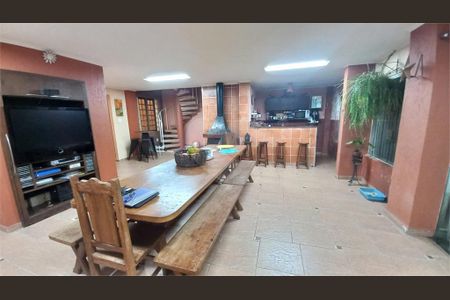 Casa para alugar com 320m², 4 quartos e 5 vagas