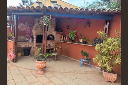 Casa para alugar com 320m², 4 quartos e 5 vagas