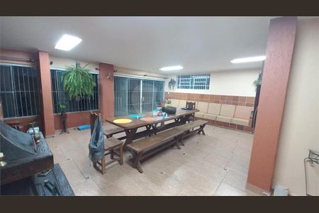 Casa para alugar com 320m², 4 quartos e 5 vagas