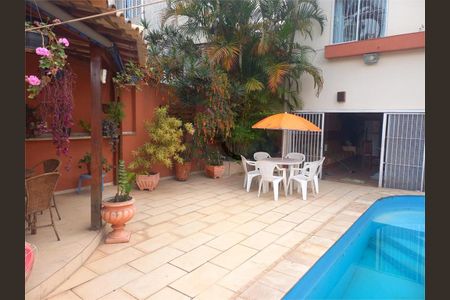 Casa para alugar com 320m², 4 quartos e 5 vagas