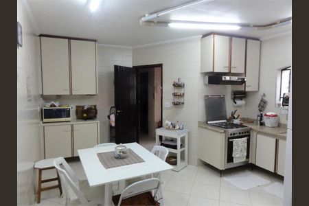 Casa à venda com 228m², 3 quartos e 4 vagas