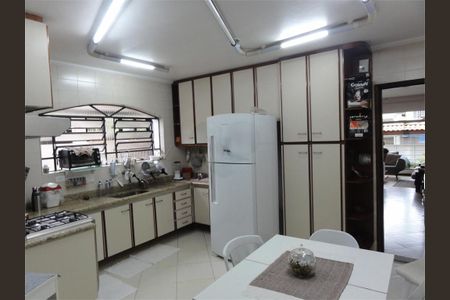Casa à venda com 228m², 3 quartos e 4 vagas