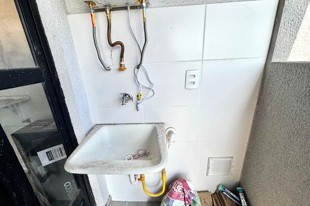 Área de serviço  de apartamento para alugar com 2 quartos, 43m² em Vila Campanela, São Paulo