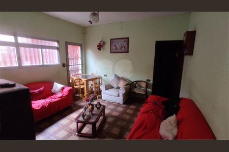 Casa à venda com 5 quartos, 250m² em Vila Romero, São Paulo