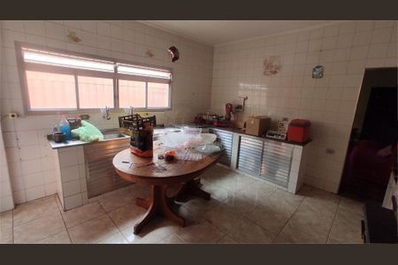 Casa à venda com 5 quartos, 250m² em Vila Romero, São Paulo
