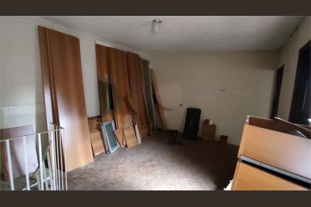 Casa à venda com 5 quartos, 250m² em Vila Romero, São Paulo