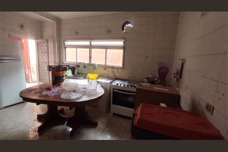 Casa à venda com 5 quartos, 250m² em Vila Romero, São Paulo