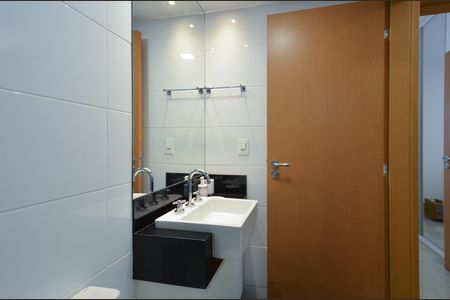 Apartamento para alugar com 65m², 2 quartos e 2 vagas Apartamento para alugar com 65m², 2 quartos e 2 vagasBanheiro social