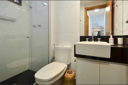 Apartamento para alugar com 65m², 2 quartos e 2 vagas Apartamento para alugar com 65m², 2 quartos e 2 vagasBanheiro social
